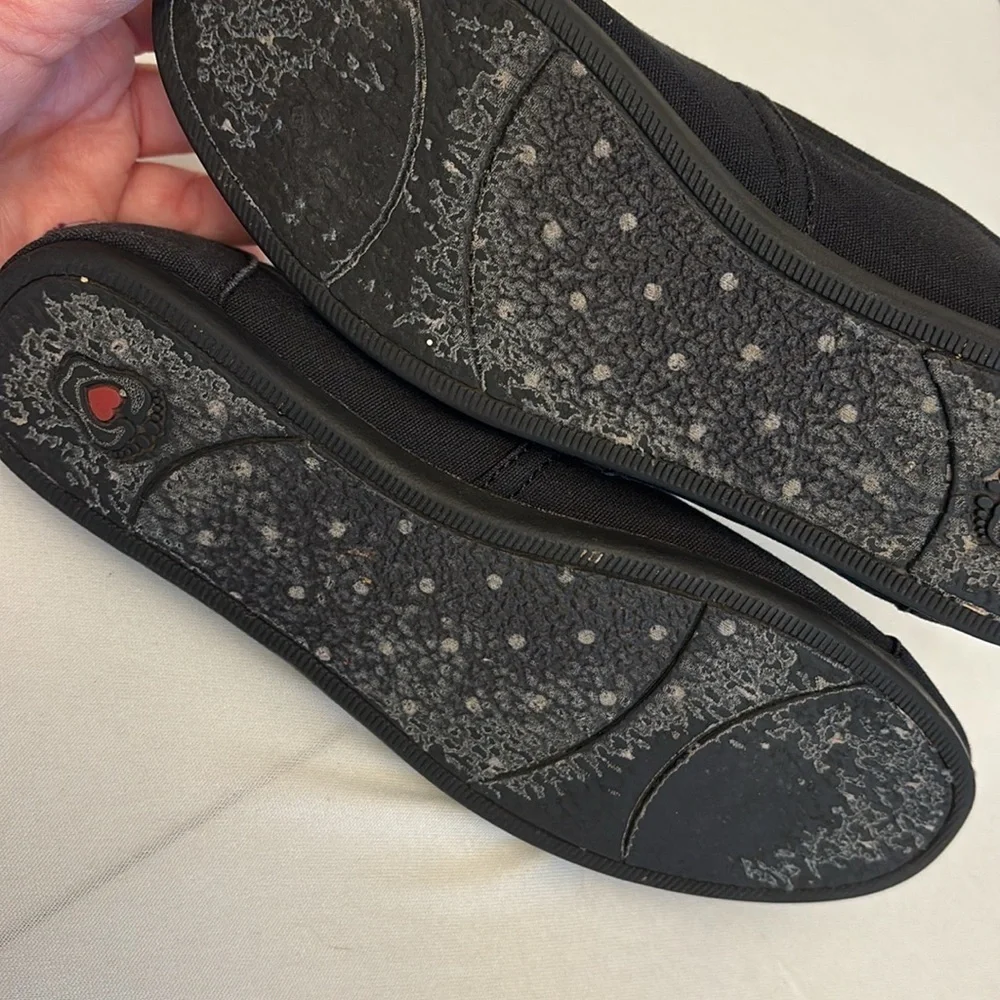 Bob’s from Skechers slip on shoes arch pillow memory foam canvas black Size 7